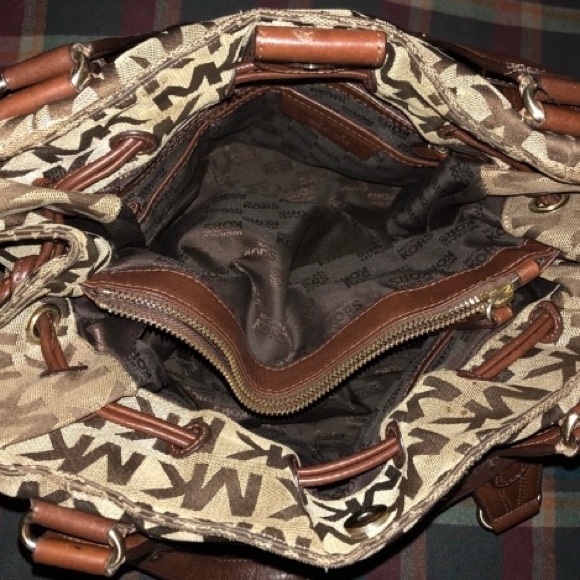 Michael kors authentic handbag - Picture 4 of 12